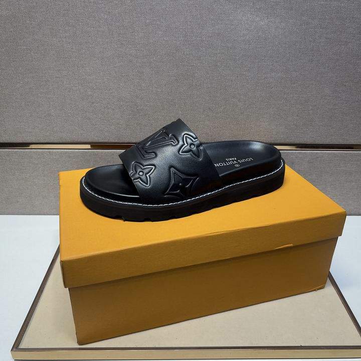 Picture of Louis Vuitton Slippers _SKULVsz38-44hnh03111040